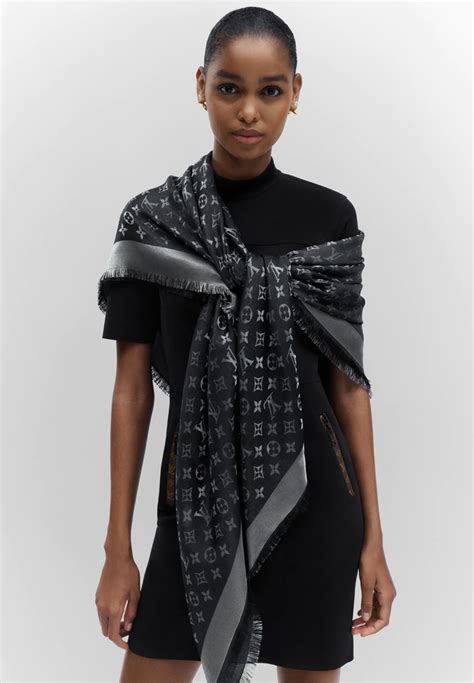 louis vuitton scialle nero|louis vuitton shawl and stoles.